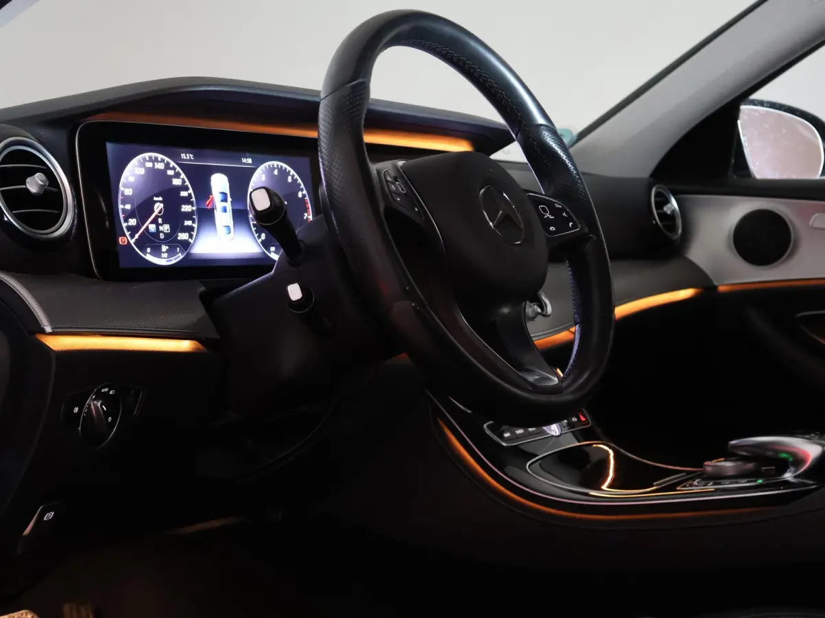 200 AVANTGARDE SEDAN + DIGITALE COCKPIT WIDESCREEN | SCHUIFDAK | SFEERVERLICHTING