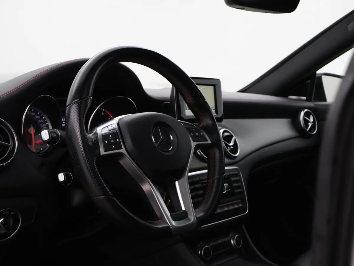 250 4MATIC 211 PK AMG SPORT + PANORAMA | LEDER | HARMAN/KARDON