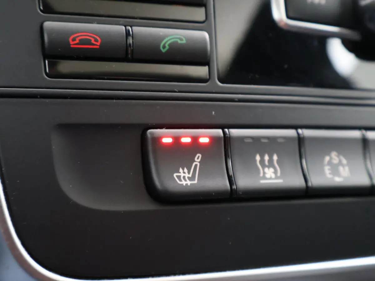 250 4MATIC 211 PK AMG SPORT + PANORAMA | LEDER | HARMAN/KARDON