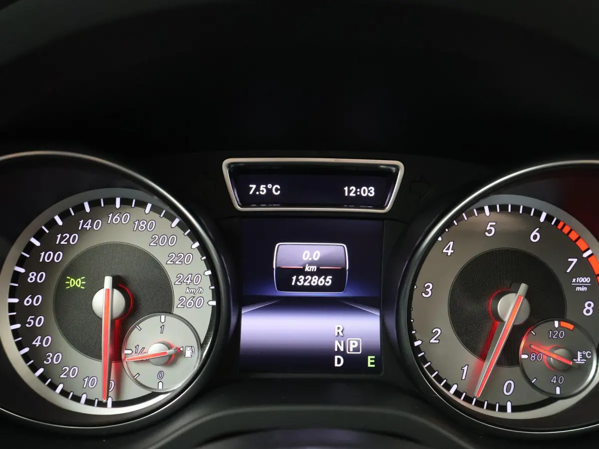 250 4MATIC 211 PK AMG SPORT + PANORAMA | LEDER | HARMAN/KARDON