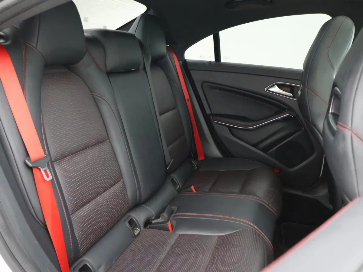 250 4MATIC 211 PK AMG SPORT + PANORAMA | LEDER | HARMAN/KARDON