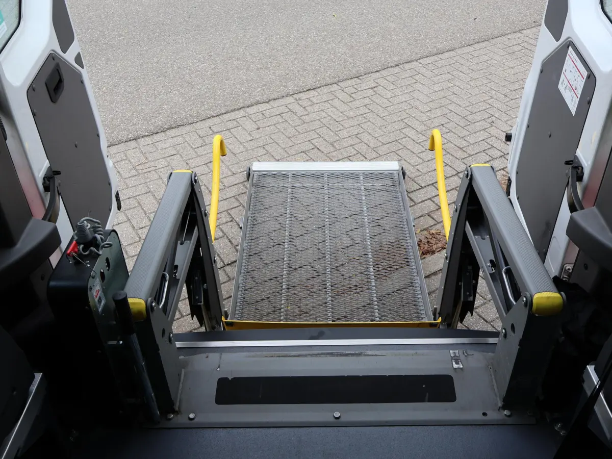 2.0 TDI ROLSTOEL AUTO 9-PERS. + 4 ROLSTOELEN *EXCL. BTW* - EURO 6 - LIFT