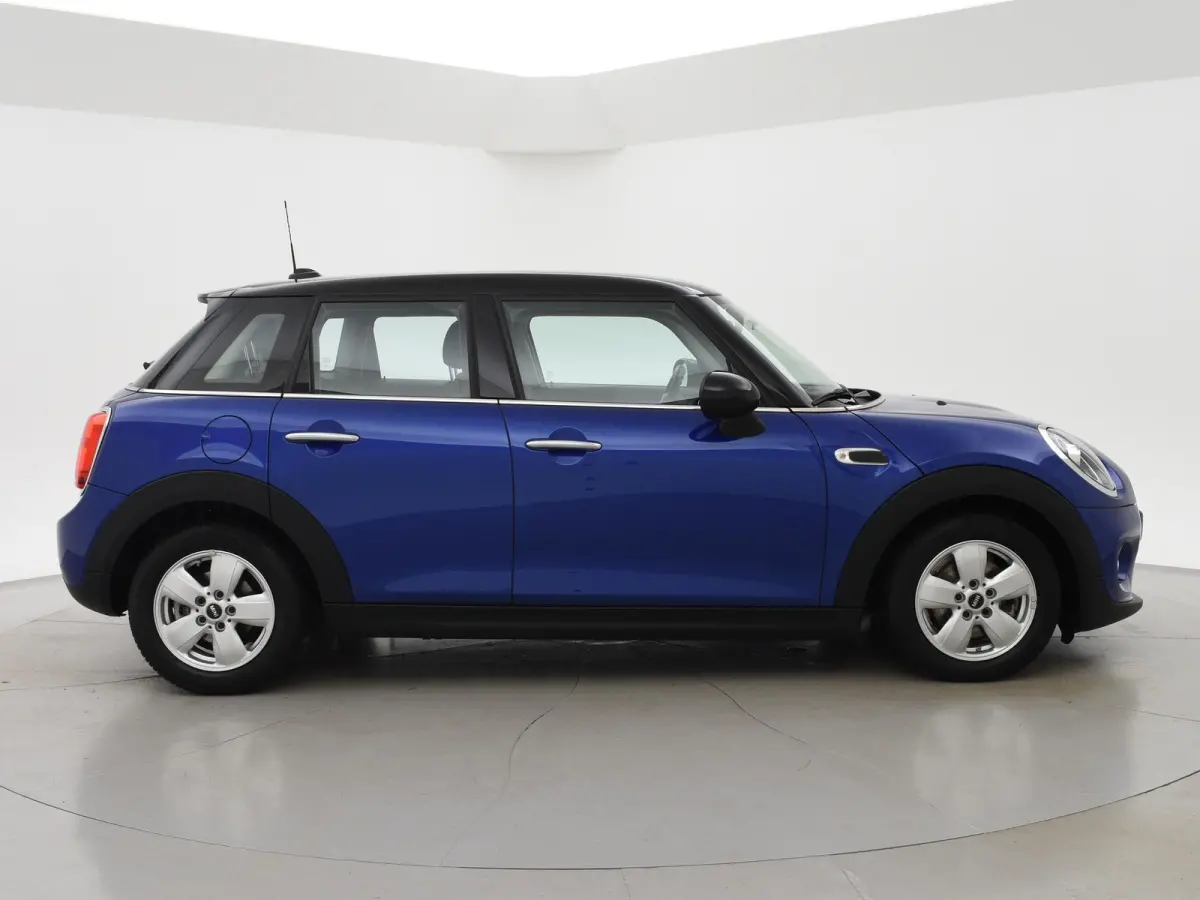 1.5 COOPER SALT 5-DEURS AUT. *STARLIGHT BLUE* + LED / AIRCO