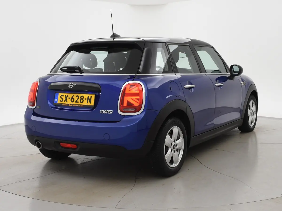 1.5 COOPER SALT 5-DEURS AUT. *STARLIGHT BLUE* + LED / AIRCO