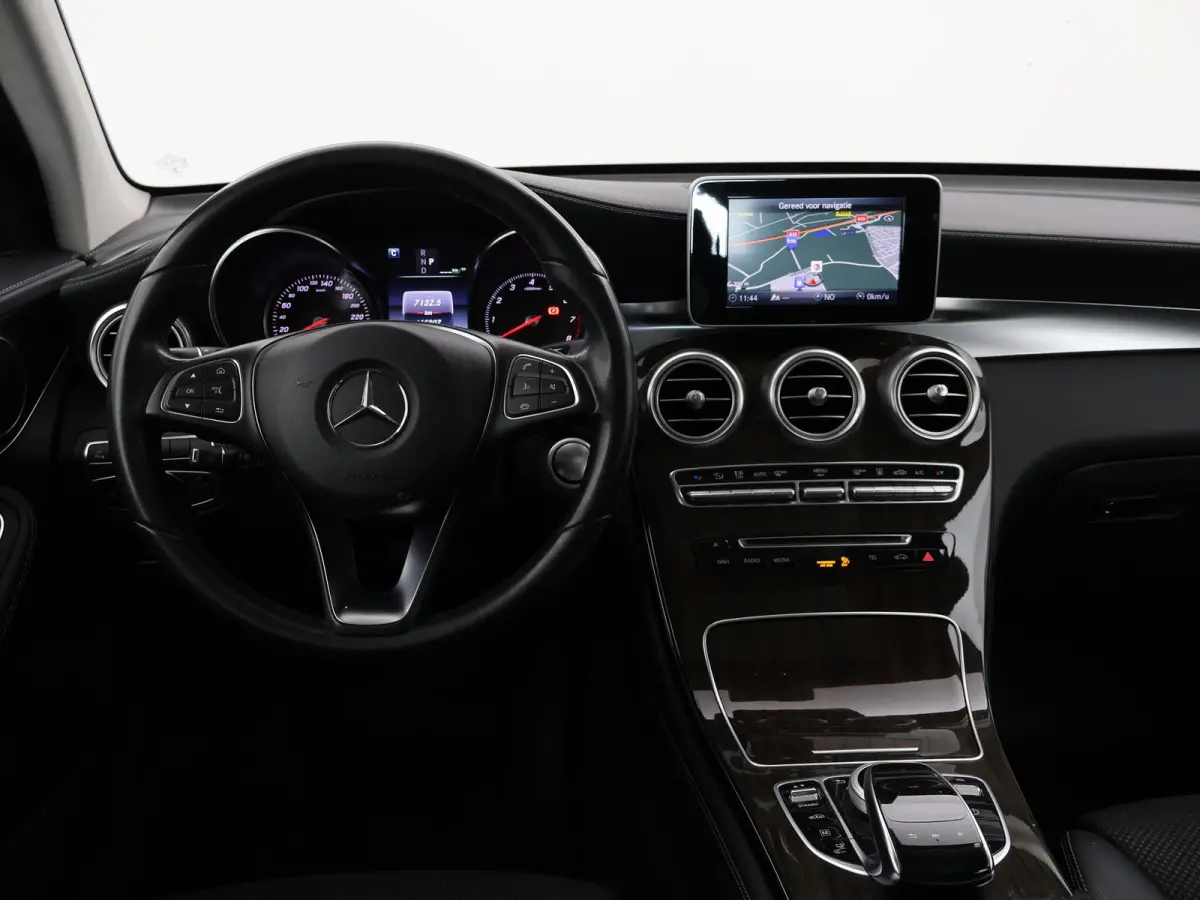 350e 4MATIC PLUG-IN HYBRID + TREKHAAK | PANORAMA | LUCHTVERING | LED | STOELVERWARMING
