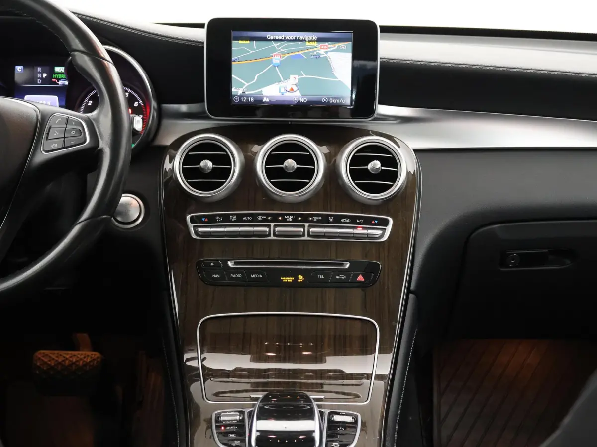 350e 4MATIC PLUG-IN HYBRID + TREKHAAK | PANORAMA | LUCHTVERING | LED | STOELVERWARMING