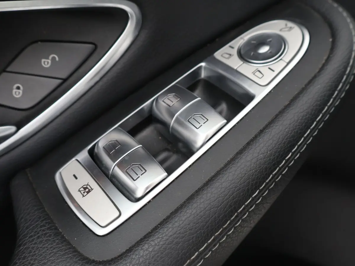 350e 4MATIC PLUG-IN HYBRID + TREKHAAK | PANORAMA | LUCHTVERING | LED | STOELVERWARMING