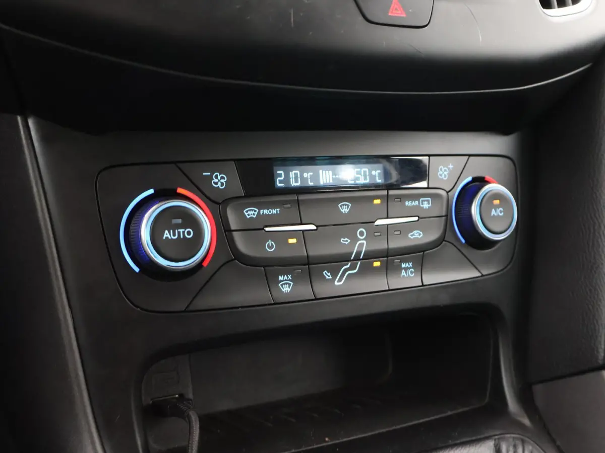 1.0 ECOBOOST 125 PK + APPLE CARPLAY / TREKHAAK / VOORRUITVERWARMING