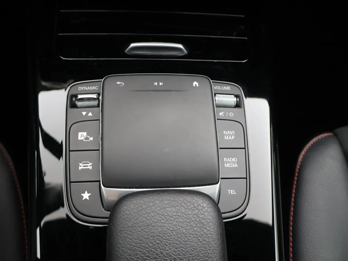 250e PLUG-IN AMG SPORT + PANORAMA / ELEKTR. TREKHAAK / MEMORY