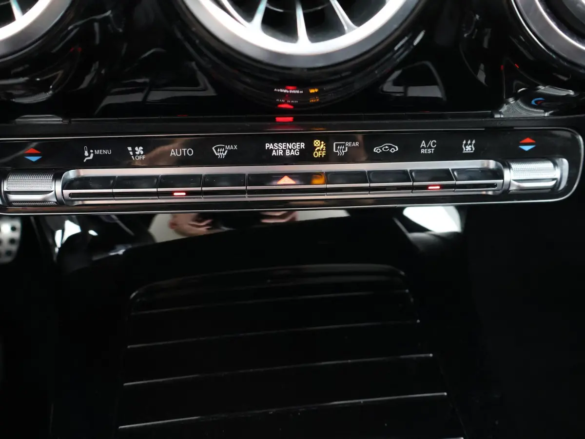 250e PLUG-IN AMG SPORT + PANORAMA / ELEKTR. TREKHAAK / MEMORY