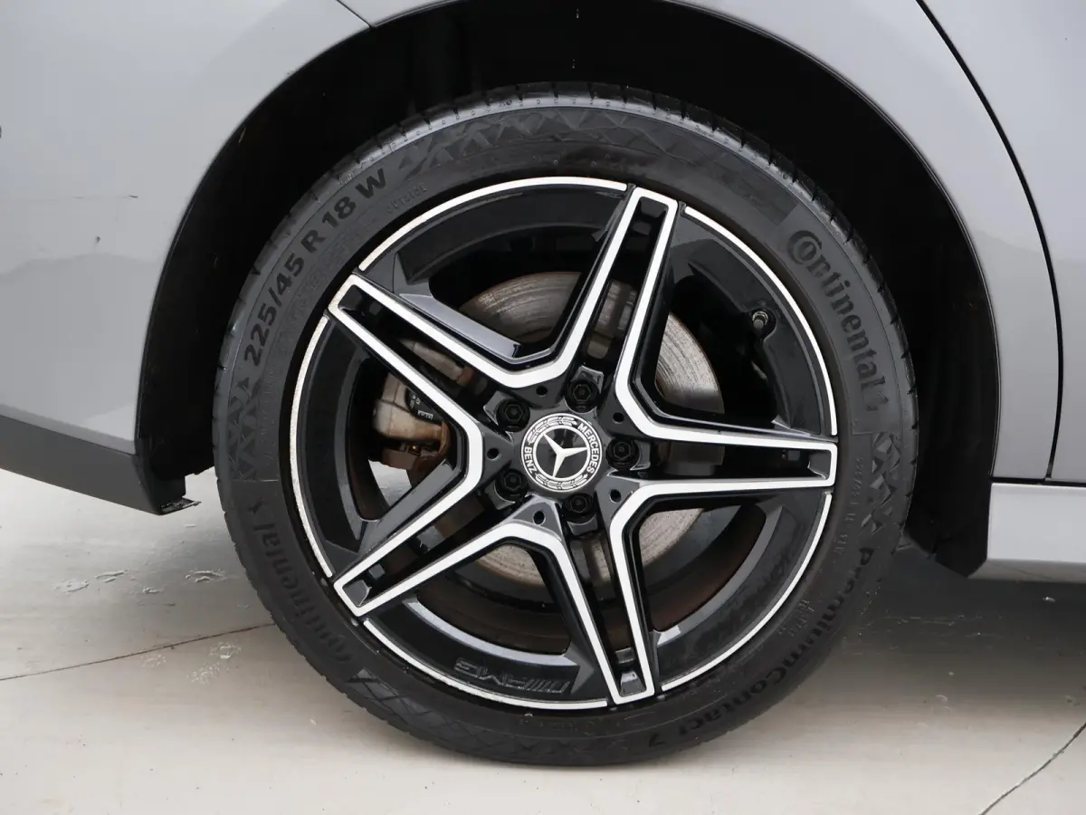 250e PLUG-IN AMG SPORT + PANORAMA / ELEKTR. TREKHAAK / MEMORY