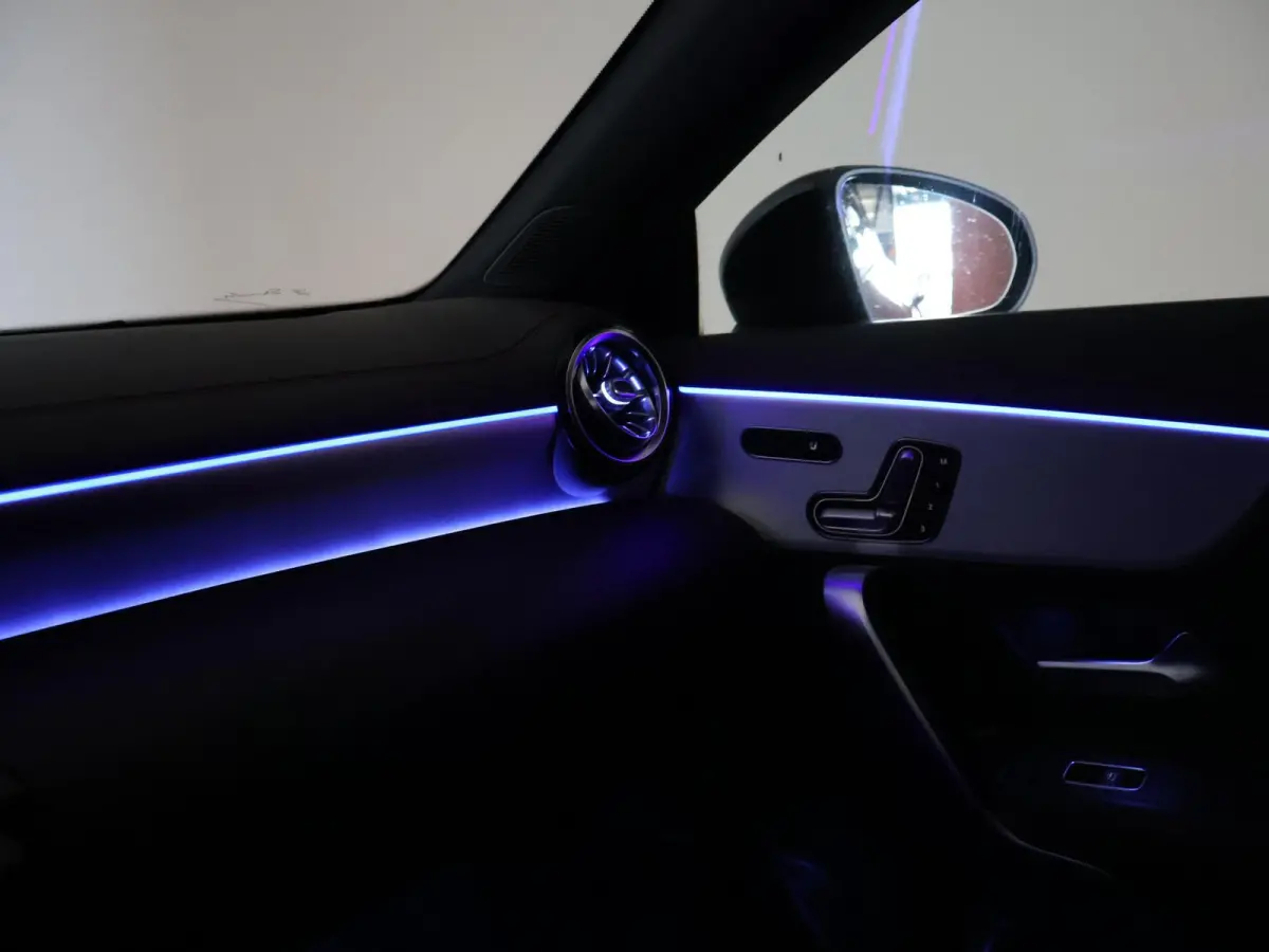250e PLUG-IN AMG SPORT + PANORAMA / ELEKTR. TREKHAAK / MEMORY