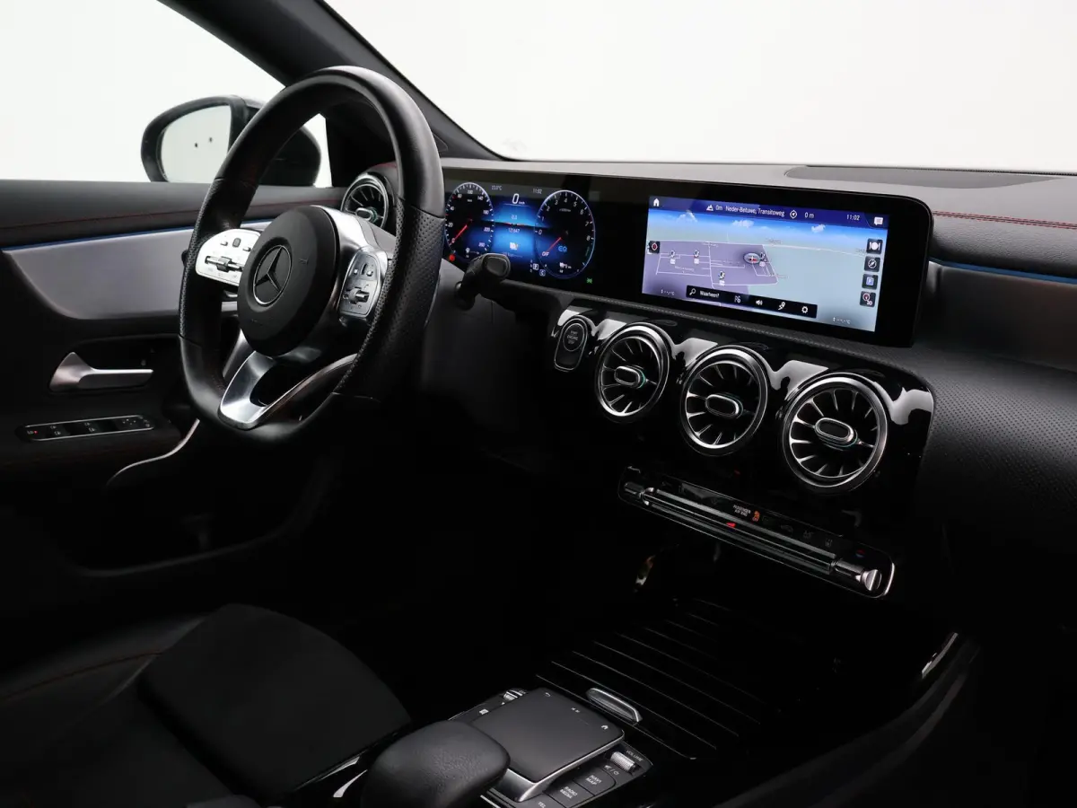 250e PLUG-IN AMG SPORT + PANORAMA / ELEKTR. TREKHAAK / MEMORY