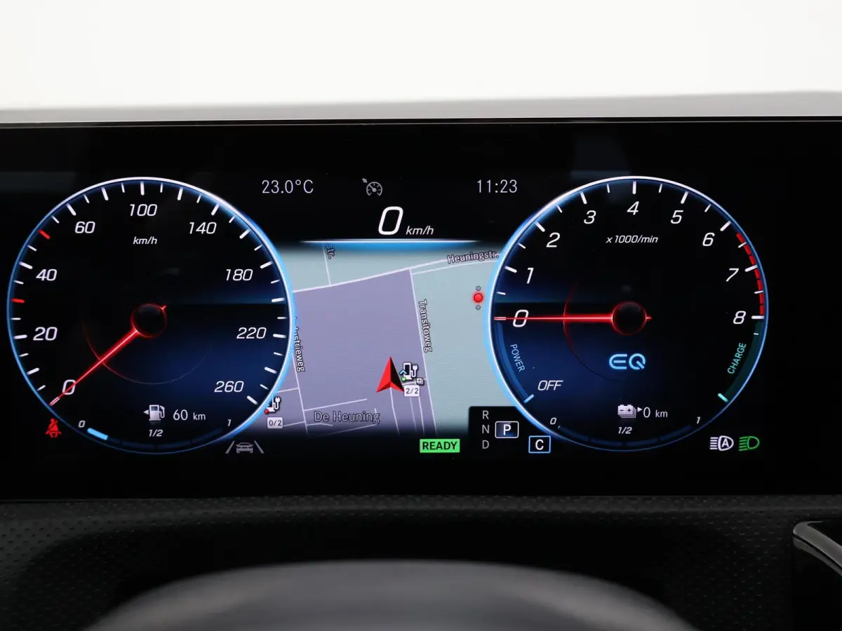 250e PLUG-IN AMG SPORT + PANORAMA / ELEKTR. TREKHAAK / MEMORY