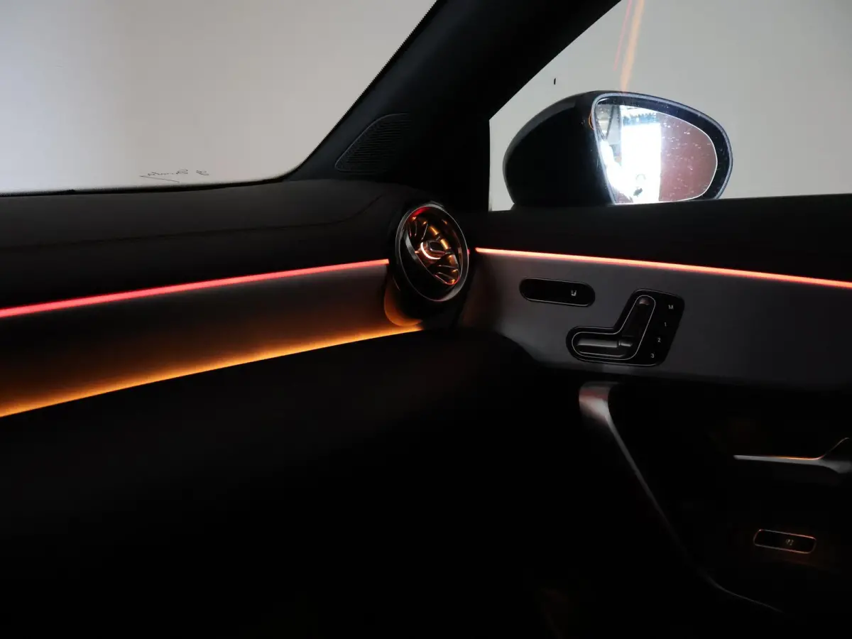 250e PLUG-IN AMG SPORT + PANORAMA / ELEKTR. TREKHAAK / MEMORY