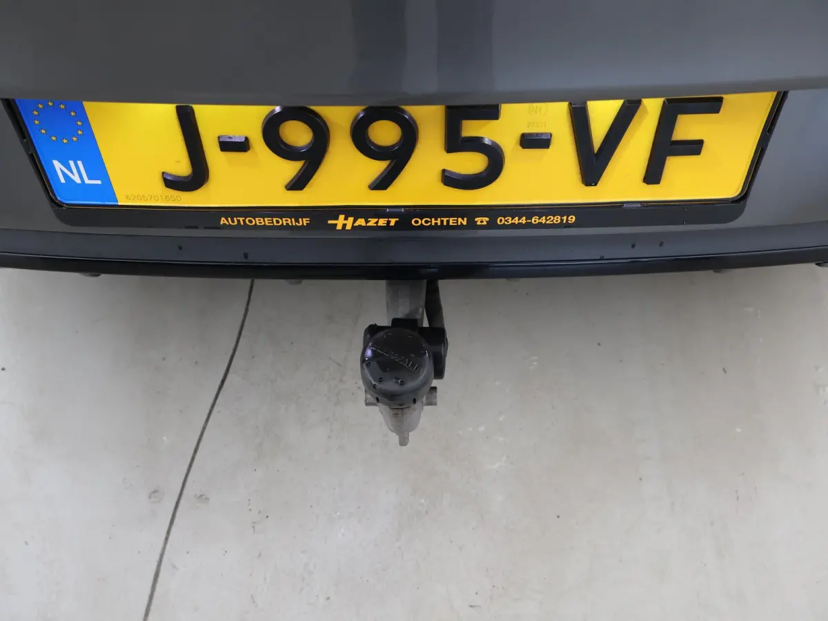 250e PLUG-IN AMG SPORT + PANORAMA / ELEKTR. TREKHAAK / MEMORY