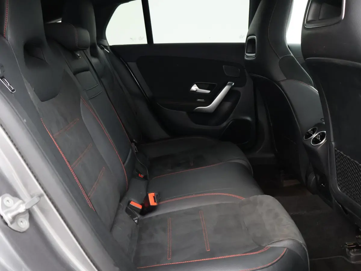 250e PLUG-IN AMG SPORT + PANORAMA / ELEKTR. TREKHAAK / MEMORY