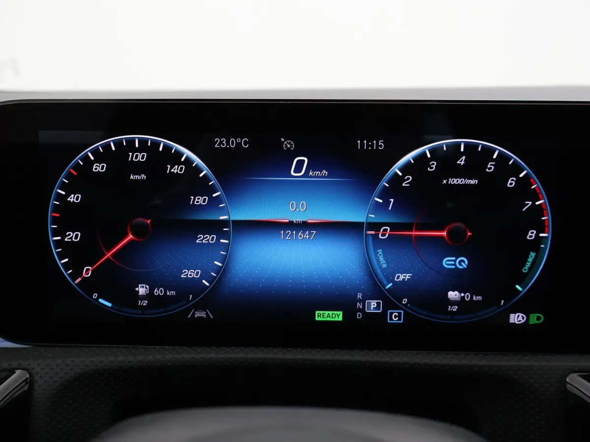 250e PLUG-IN AMG SPORT + PANORAMA / ELEKTR. TREKHAAK / MEMORY