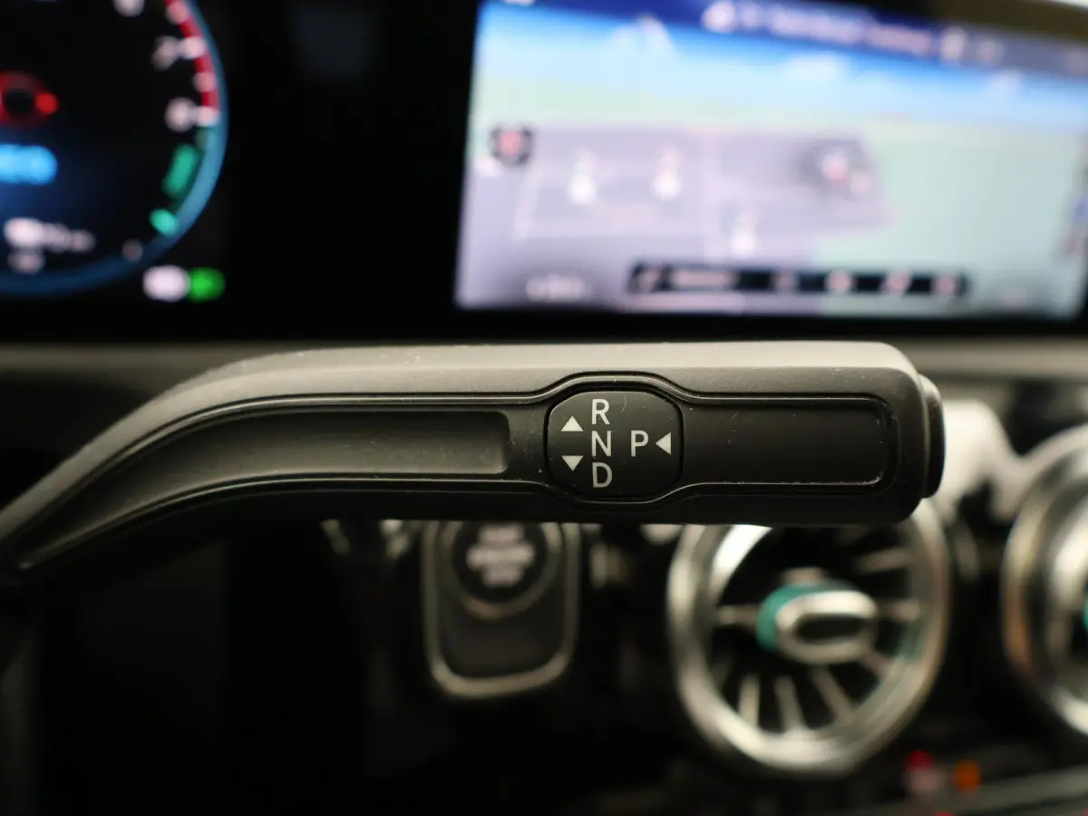 250e PLUG-IN AMG SPORT + PANORAMA / ELEKTR. TREKHAAK / MEMORY