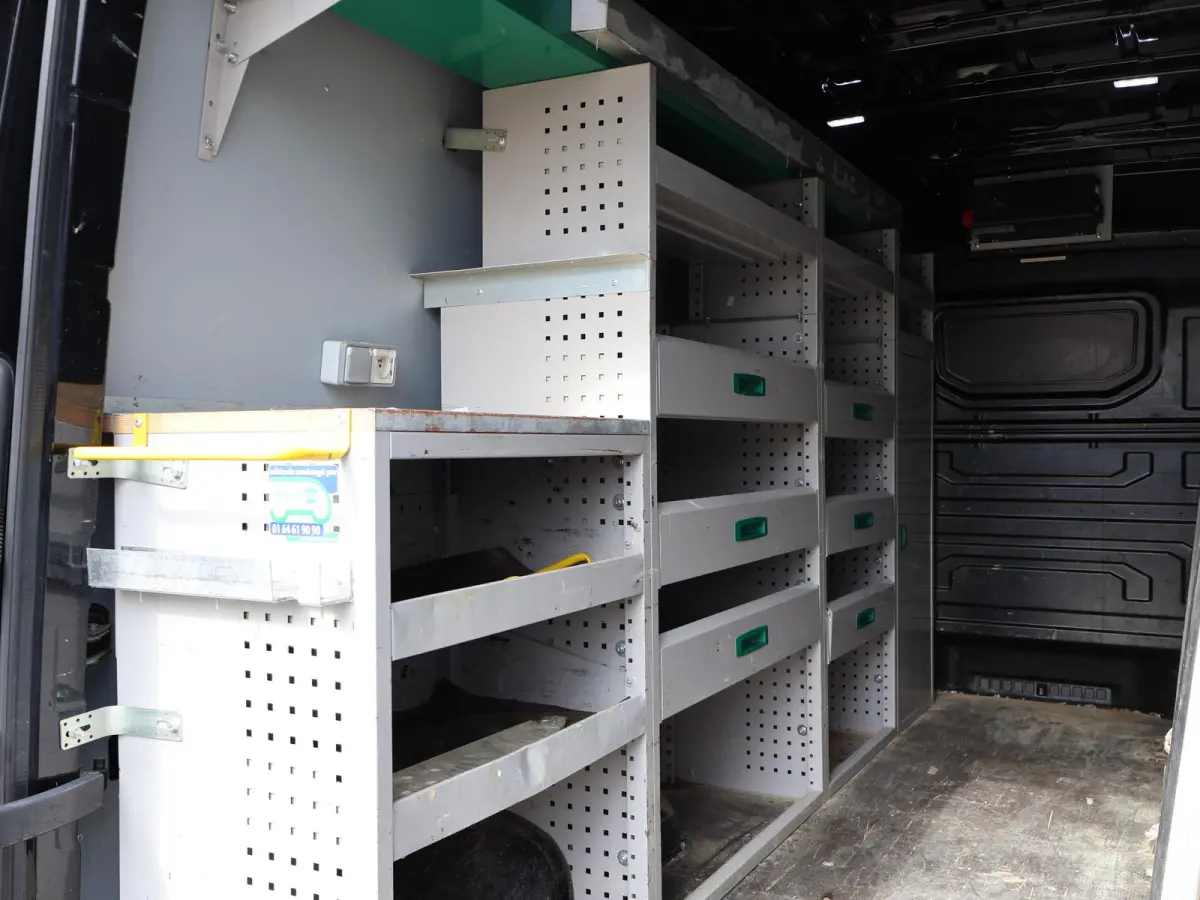 50 5.180 2.0 180 PK AUT. DUBBEL LUCHT + 3500 KG TH + 230V | WERKPLAATSINRICHTING | CAMERA | NAVIGATIE