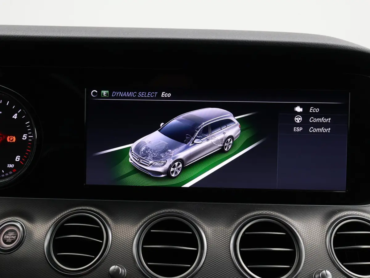 220d 194 PK AUT9 AVANTGARDE + TREKHAAK Mercedes-Benz E-klasse Estate 220d 194 PK AUT9 + TRKEHAAK / SFEERVERLICHTING / SFEERVERLICHTING / APPLE CARPLAY / LED