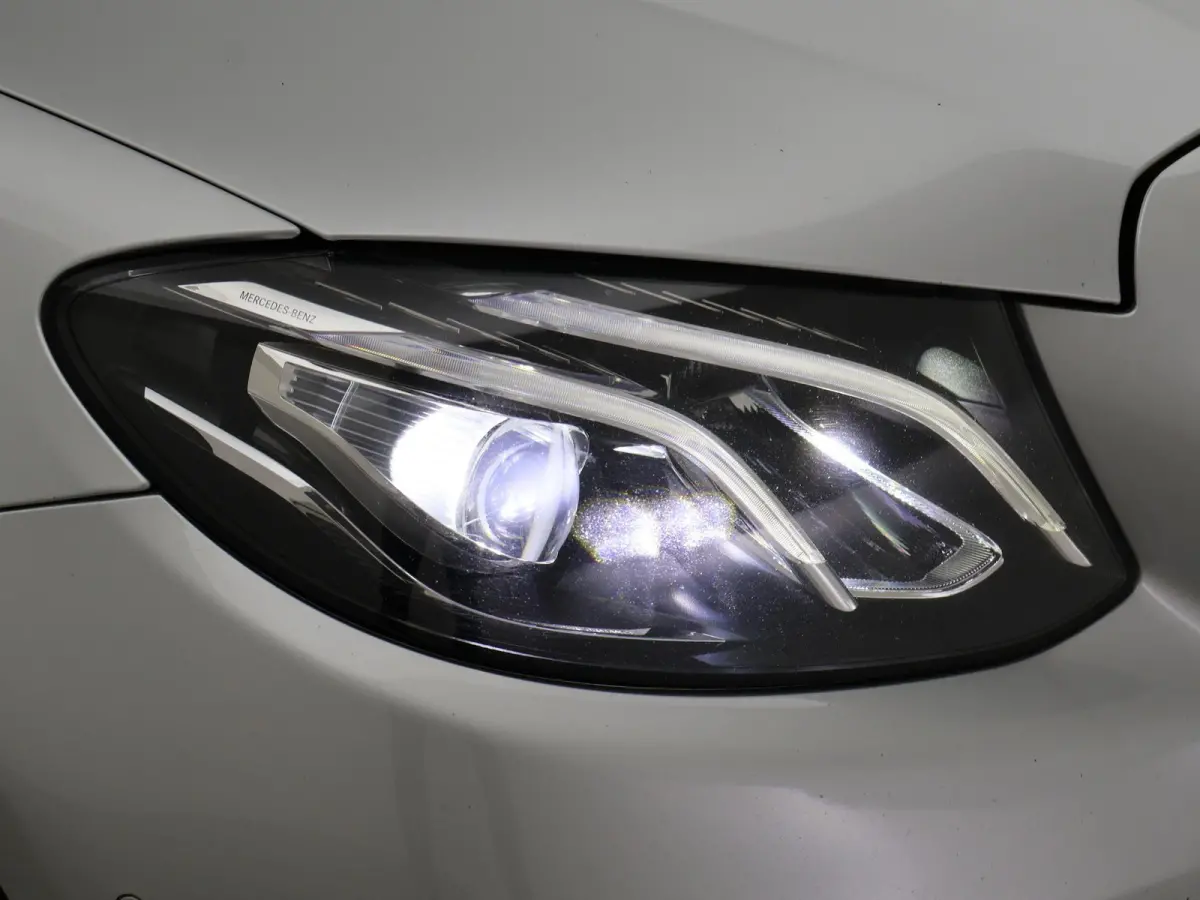 220d 194 PK AUT9 AVANTGARDE + TREKHAAK Mercedes-Benz E-klasse Estate 220d 194 PK AUT9 + TRKEHAAK / SFEERVERLICHTING / SFEERVERLICHTING / APPLE CARPLAY / LED