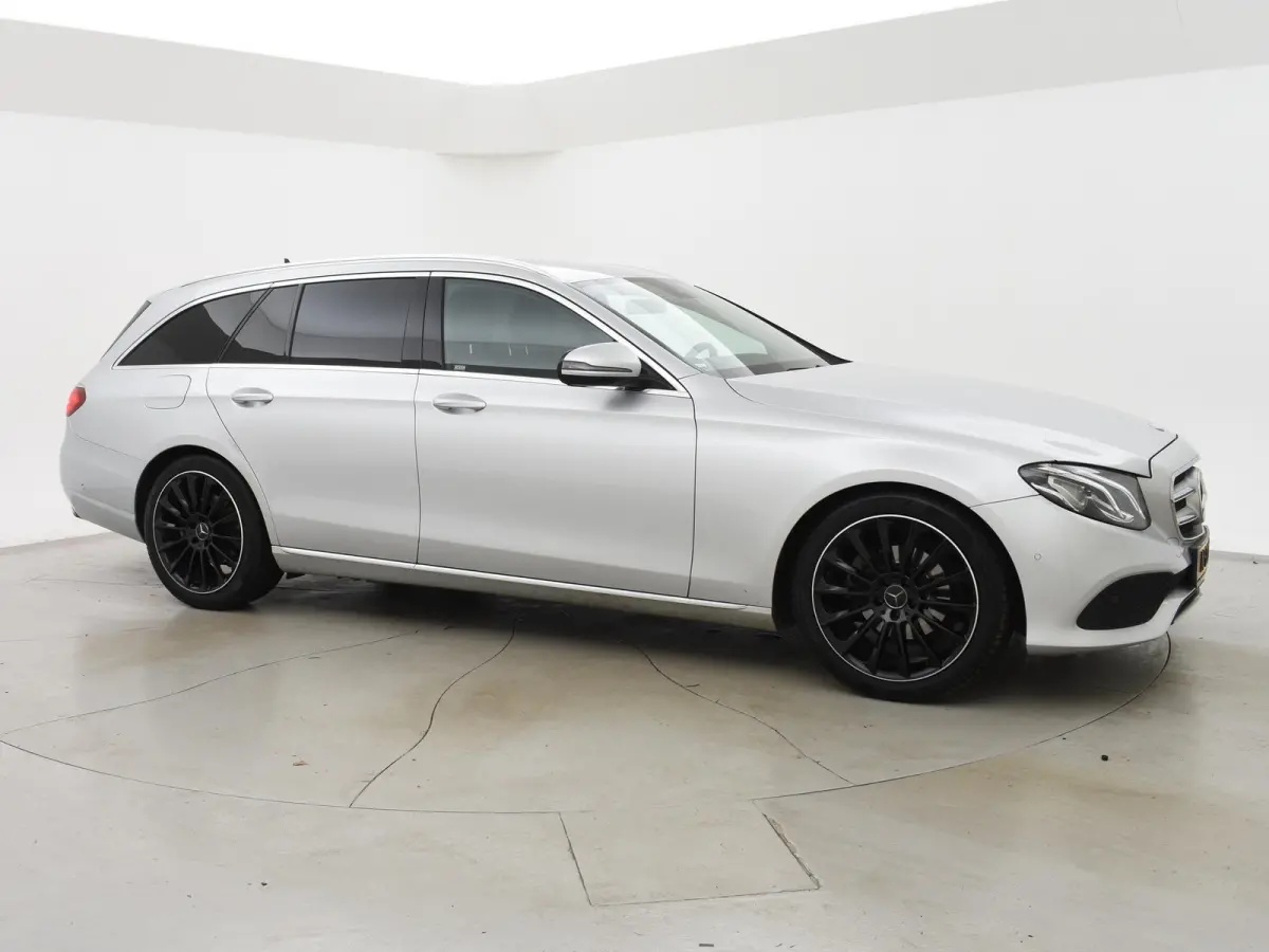 220d 194 PK AUT9 AVANTGARDE + TREKHAAK Mercedes-Benz E-klasse Estate 220d 194 PK AUT9 + TRKEHAAK / SFEERVERLICHTING / SFEERVERLICHTING / APPLE CARPLAY / LED