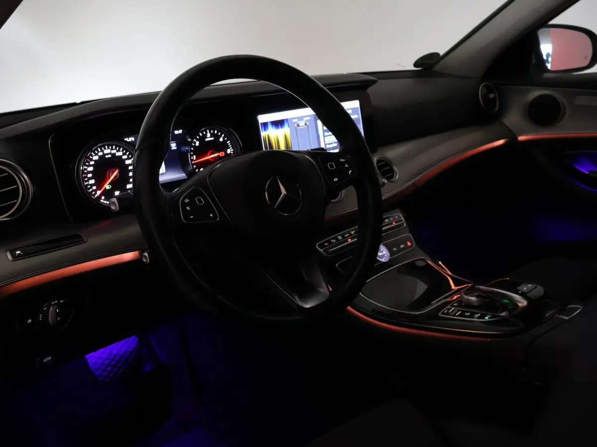 220d 194 PK AUT9 AVANTGARDE + TREKHAAK Mercedes-Benz E-klasse Estate 220d 194 PK AUT9 + TRKEHAAK / SFEERVERLICHTING / SFEERVERLICHTING / APPLE CARPLAY / LED