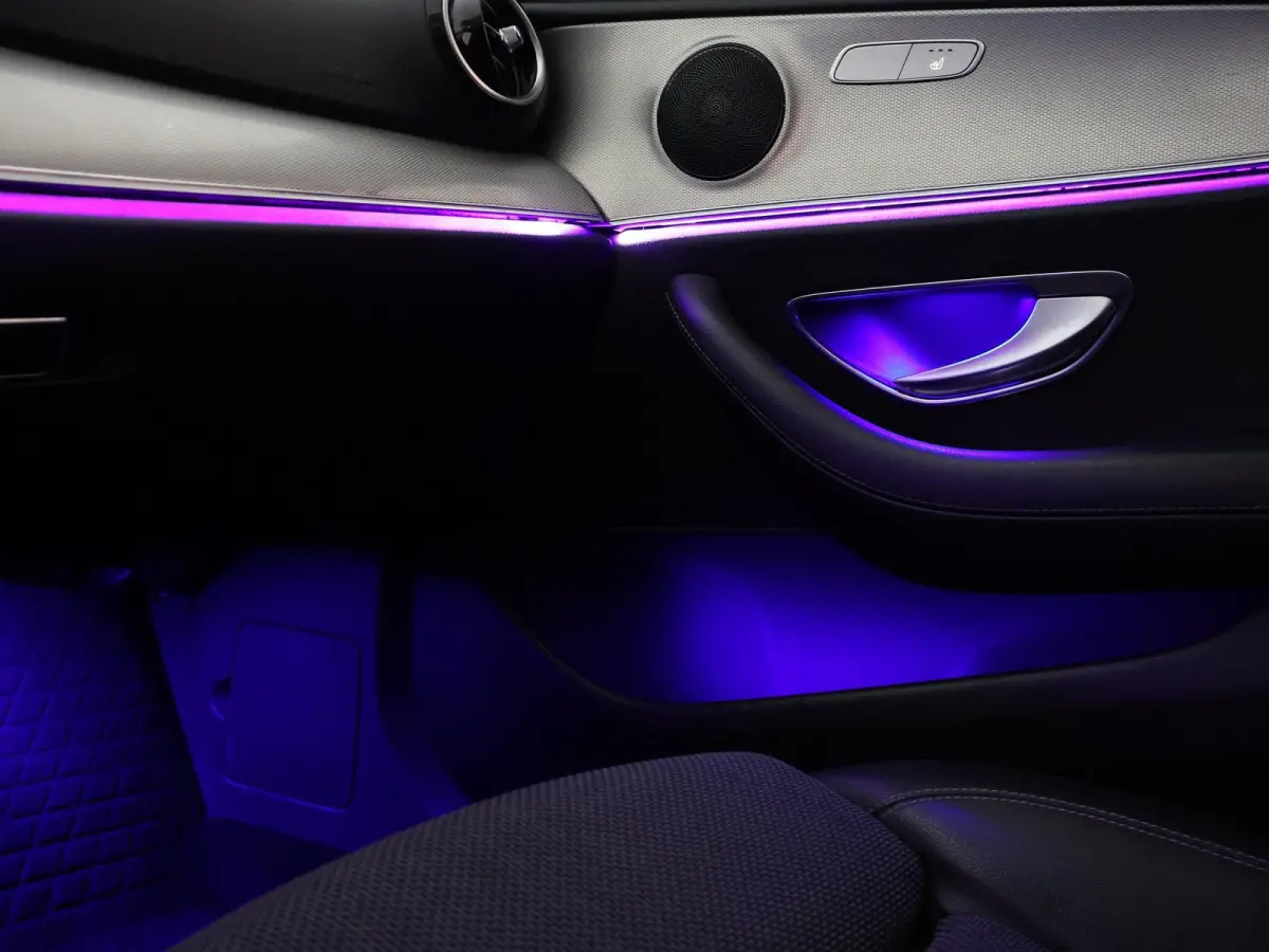 220d 194 PK AUT9 AVANTGARDE + TREKHAAK Mercedes-Benz E-klasse Estate 220d 194 PK AUT9 + TRKEHAAK / SFEERVERLICHTING / SFEERVERLICHTING / APPLE CARPLAY / LED