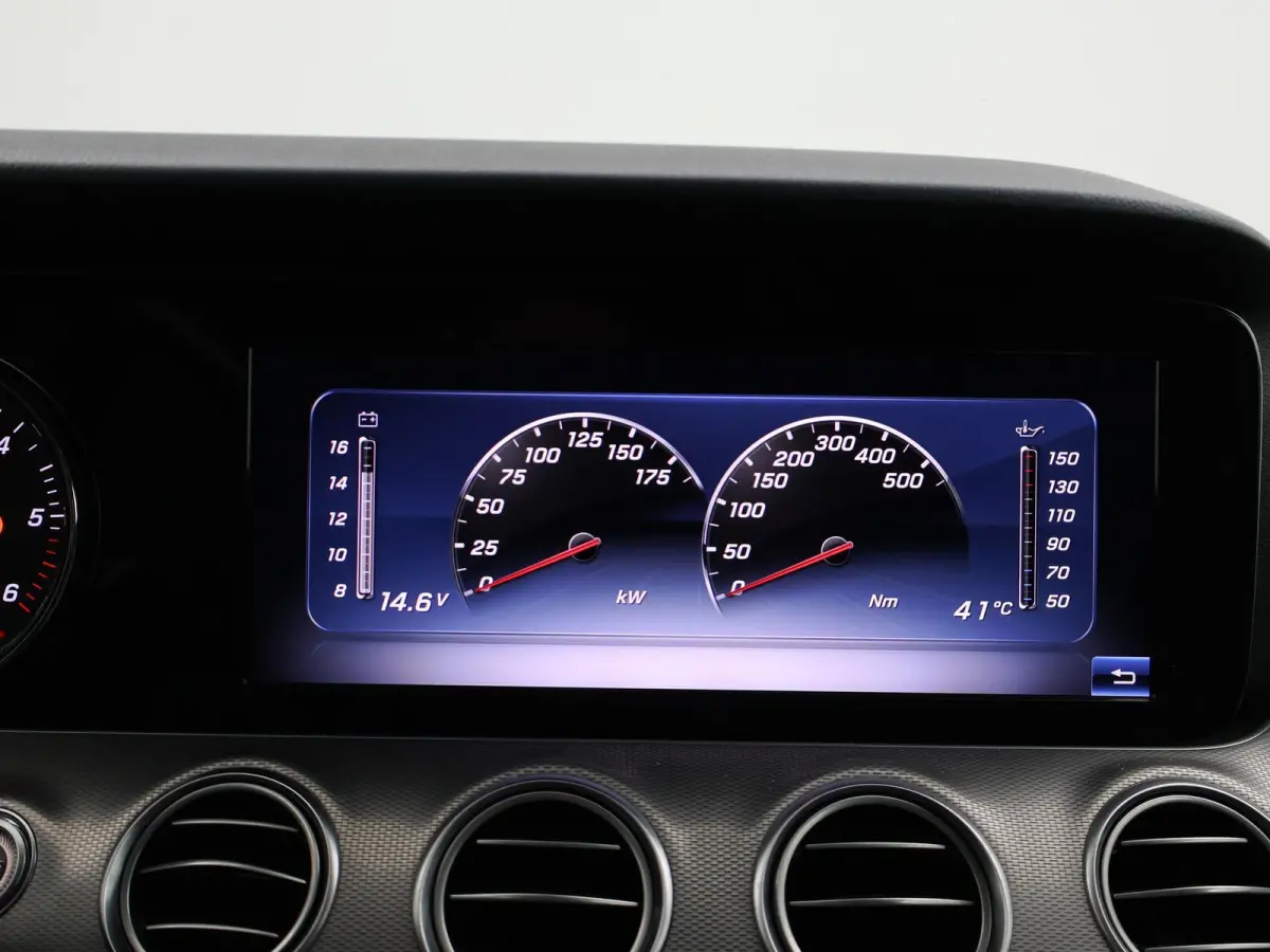 220d 194 PK AUT9 AVANTGARDE + TREKHAAK Mercedes-Benz E-klasse Estate 220d 194 PK AUT9 + TRKEHAAK / SFEERVERLICHTING / SFEERVERLICHTING / APPLE CARPLAY / LED