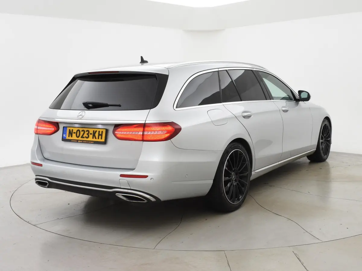 220d 194 PK AUT9 AVANTGARDE + TREKHAAK Mercedes-Benz E-klasse Estate 220d 194 PK AUT9 + TRKEHAAK / SFEERVERLICHTING / SFEERVERLICHTING / APPLE CARPLAY / LED