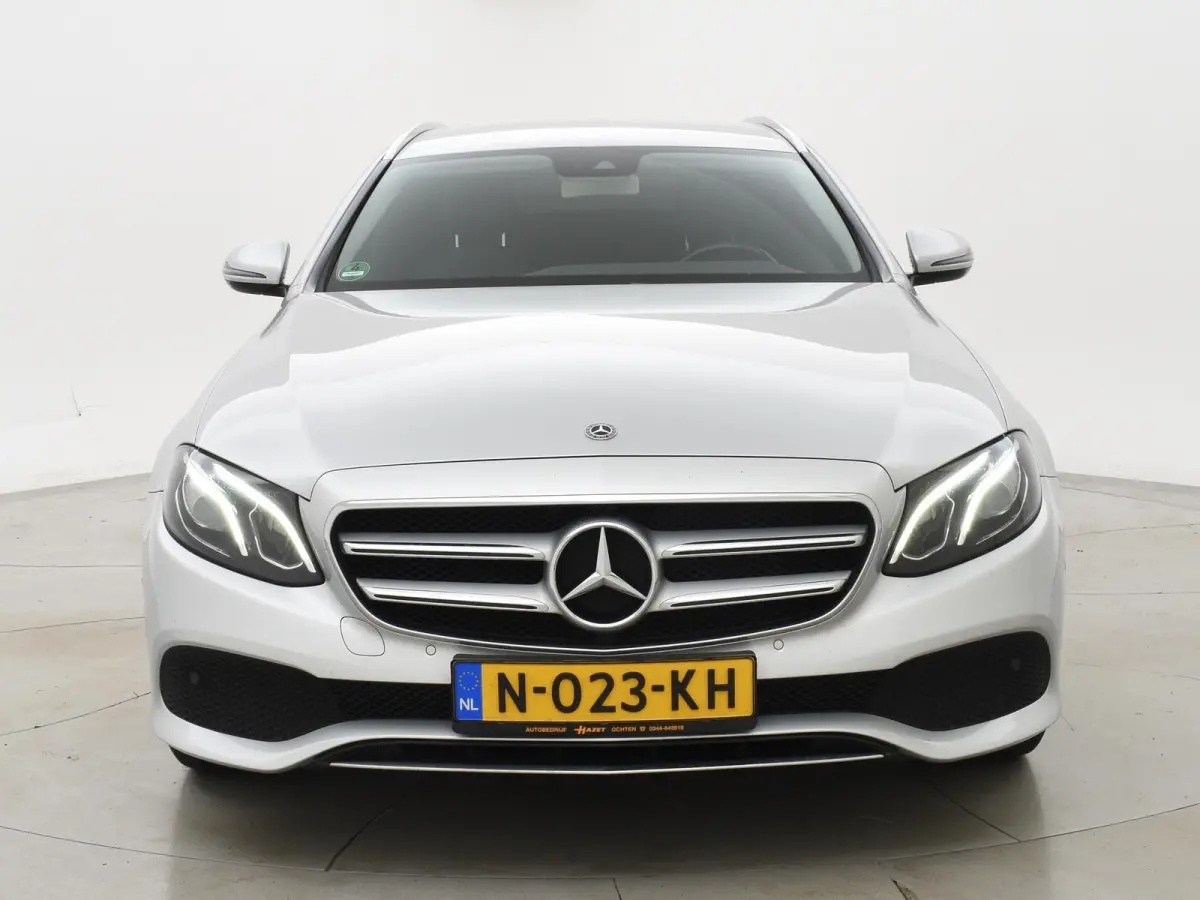 220d 194 PK AUT9 AVANTGARDE + TREKHAAK Mercedes-Benz E-klasse Estate 220d 194 PK AUT9 + TRKEHAAK / SFEERVERLICHTING / SFEERVERLICHTING / APPLE CARPLAY / LED
