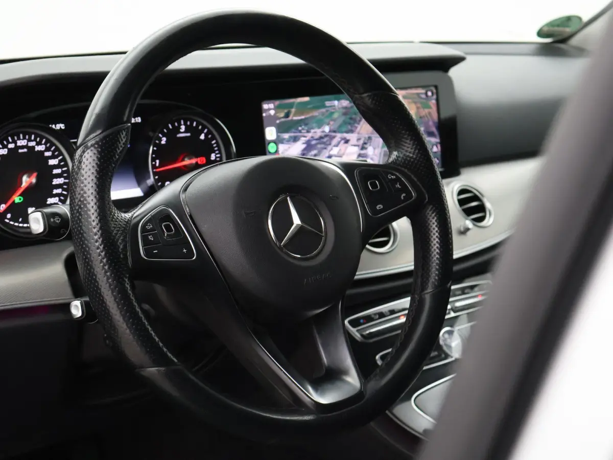 220d 194 PK AUT9 AVANTGARDE + TREKHAAK Mercedes-Benz E-klasse Estate 220d 194 PK AUT9 + TRKEHAAK / SFEERVERLICHTING / SFEERVERLICHTING / APPLE CARPLAY / LED