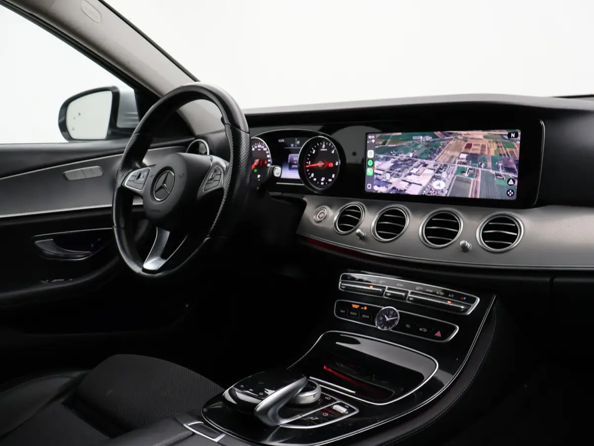 220d 194 PK AUT9 AVANTGARDE + TREKHAAK Mercedes-Benz E-klasse Estate 220d 194 PK AUT9 + TRKEHAAK / SFEERVERLICHTING / SFEERVERLICHTING / APPLE CARPLAY / LED