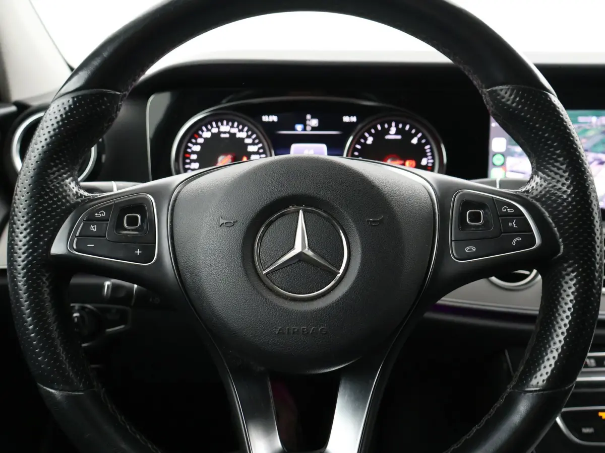 220d 194 PK AUT9 AVANTGARDE + TREKHAAK Mercedes-Benz E-klasse Estate 220d 194 PK AUT9 + TRKEHAAK / SFEERVERLICHTING / SFEERVERLICHTING / APPLE CARPLAY / LED