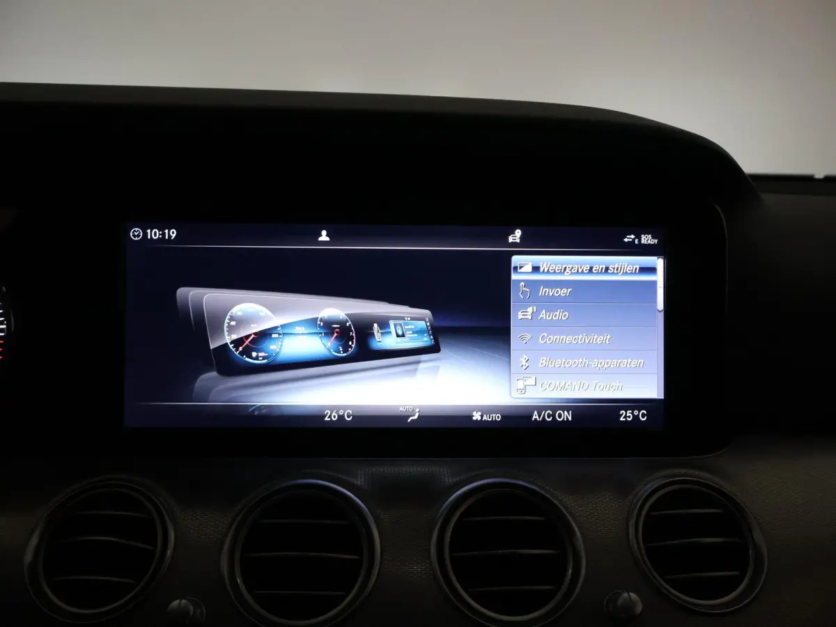 220d 194 PK AUT9 AVANTGARDE + TREKHAAK Mercedes-Benz E-klasse Estate 220d 194 PK AUT9 + TRKEHAAK / SFEERVERLICHTING / SFEERVERLICHTING / APPLE CARPLAY / LED