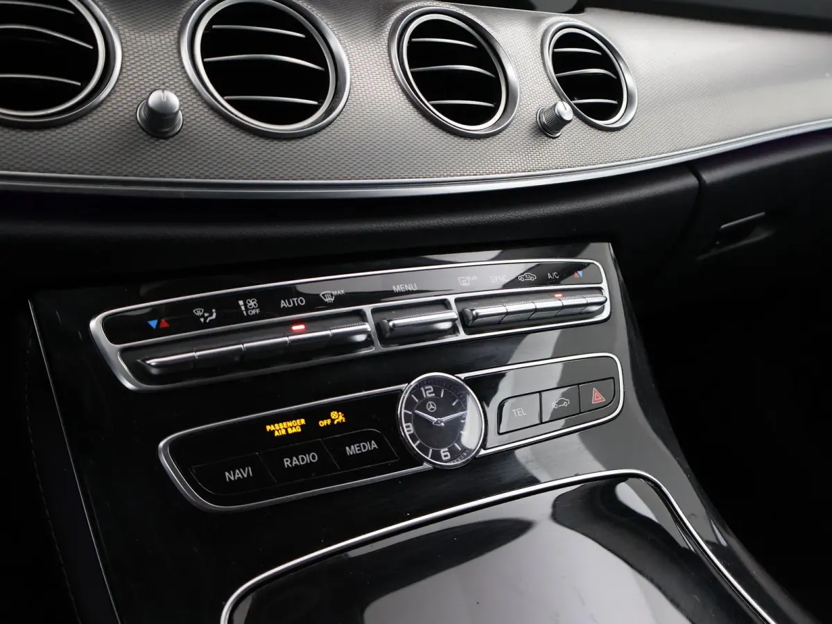 220d 194 PK AUT9 AVANTGARDE + TREKHAAK Mercedes-Benz E-klasse Estate 220d 194 PK AUT9 + TRKEHAAK / SFEERVERLICHTING / SFEERVERLICHTING / APPLE CARPLAY / LED