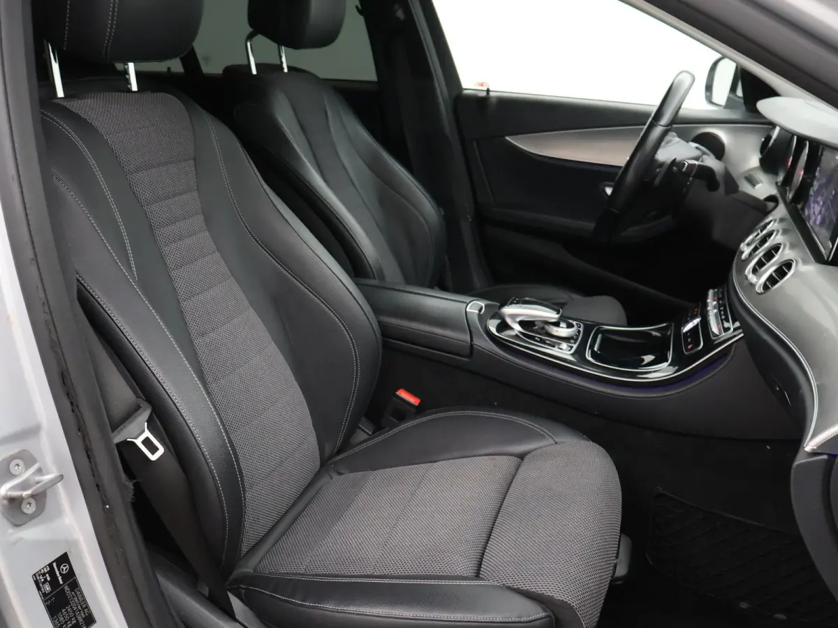 220d 194 PK AUT9 AVANTGARDE + TREKHAAK Mercedes-Benz E-klasse Estate 220d 194 PK AUT9 + TRKEHAAK / SFEERVERLICHTING / SFEERVERLICHTING / APPLE CARPLAY / LED