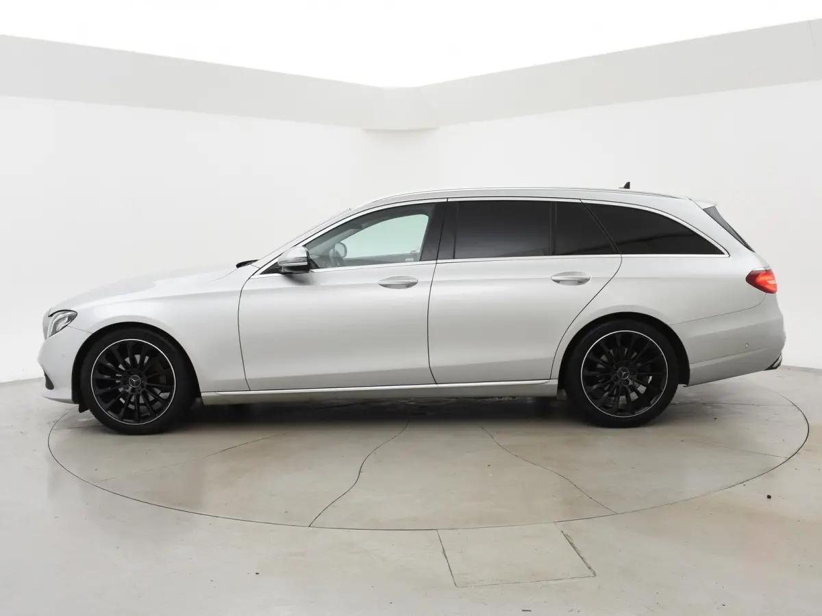 220d 194 PK AUT9 AVANTGARDE + TREKHAAK Mercedes-Benz E-klasse Estate 220d 194 PK AUT9 + TRKEHAAK / SFEERVERLICHTING / SFEERVERLICHTING / APPLE CARPLAY / LED
