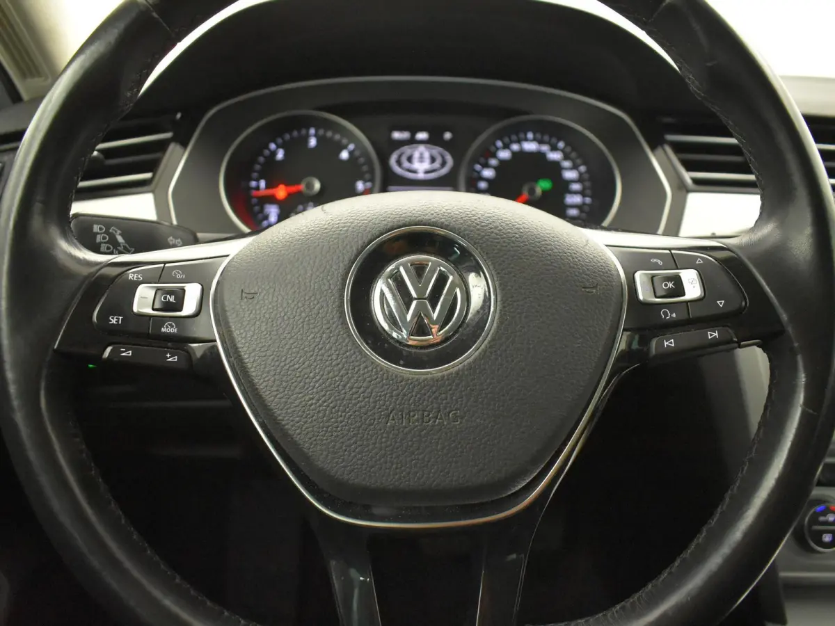 1.6 TDI DSG AUT. COMFORTLINE + WEGKL. TREKHAAK / LED / NAVIGATIE