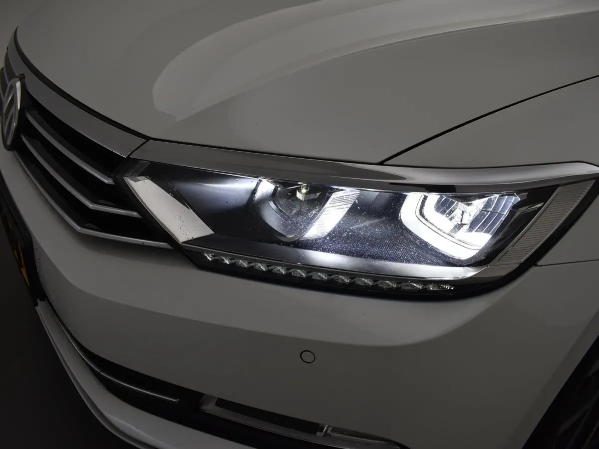 1.6 TDI DSG AUT. COMFORTLINE + WEGKL. TREKHAAK / LED / NAVIGATIE