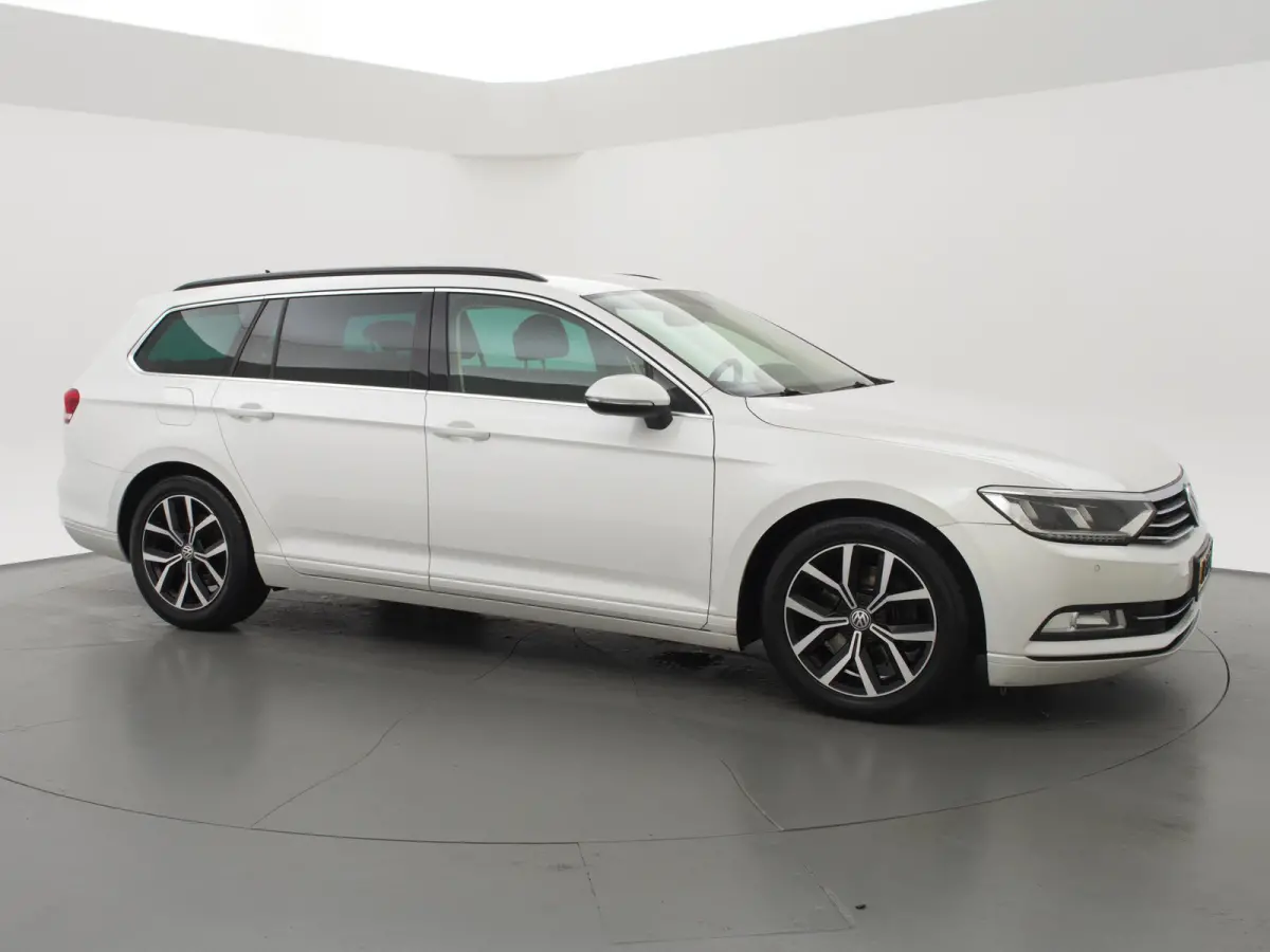 1.6 TDI DSG AUT. COMFORTLINE + WEGKL. TREKHAAK / LED / NAVIGATIE