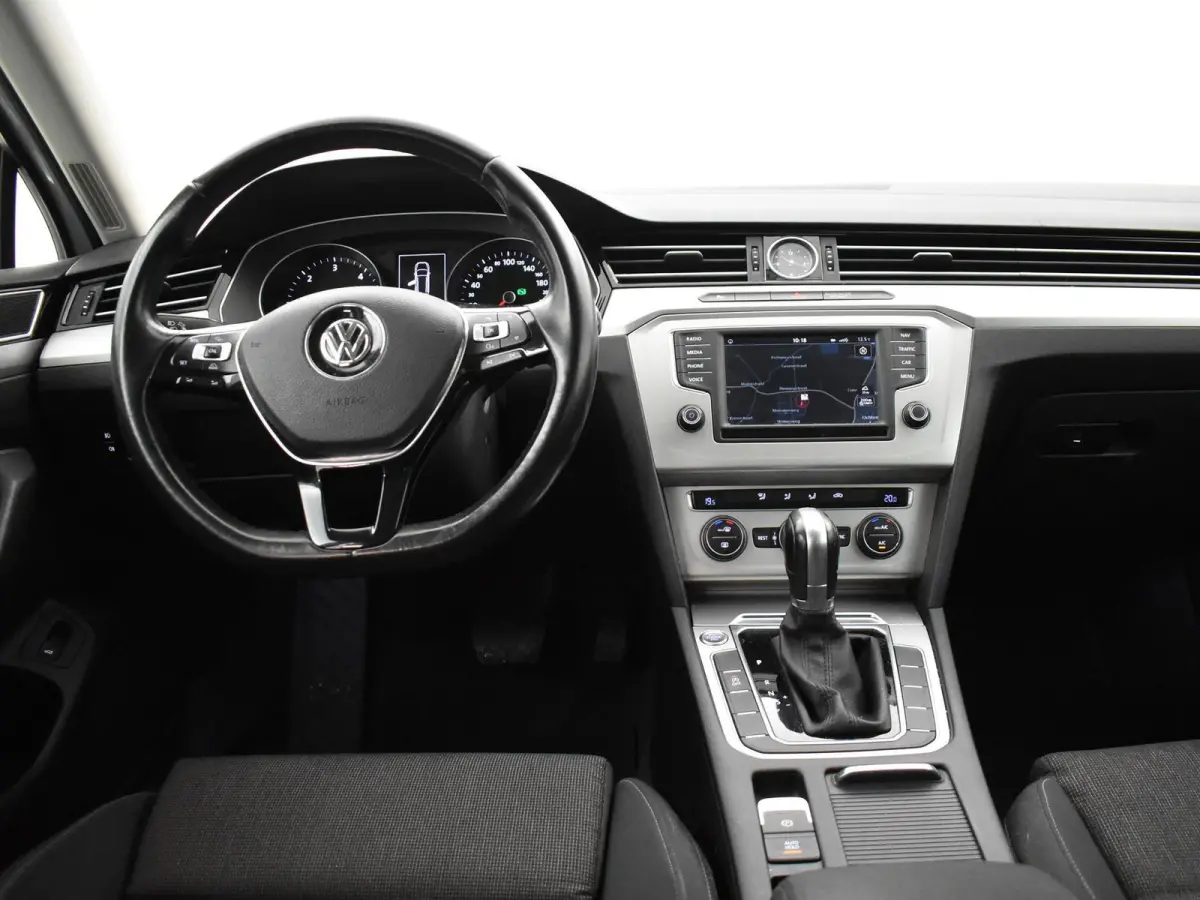 1.6 TDI DSG AUT. COMFORTLINE + WEGKL. TREKHAAK / LED / NAVIGATIE