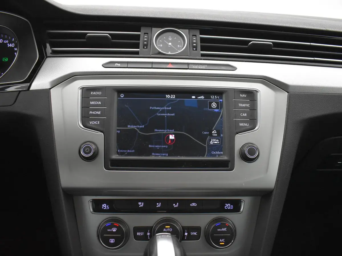 1.6 TDI DSG AUT. COMFORTLINE + WEGKL. TREKHAAK / LED / NAVIGATIE