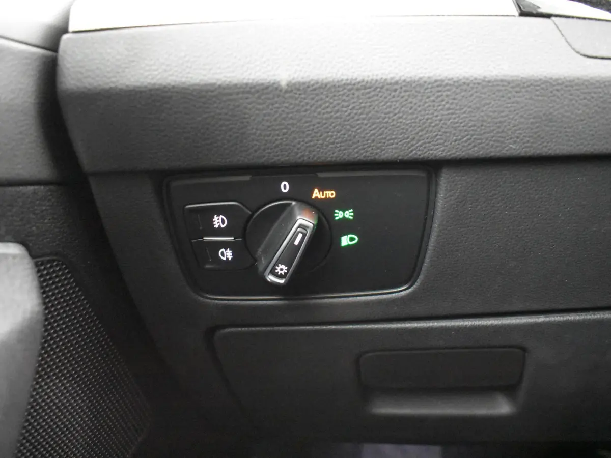 1.6 TDI DSG AUT. COMFORTLINE + WEGKL. TREKHAAK / LED / NAVIGATIE