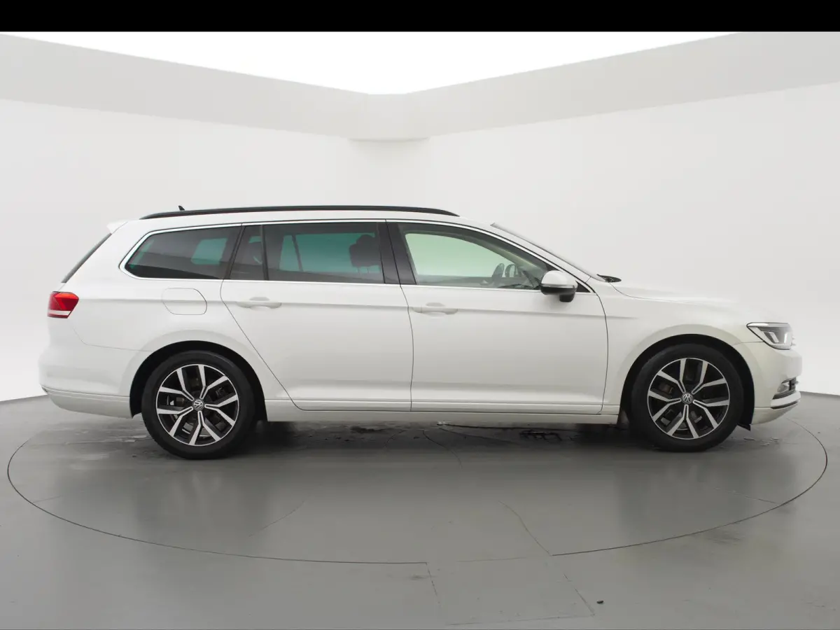 1.6 TDI DSG AUT. COMFORTLINE + WEGKL. TREKHAAK / LED / NAVIGATIE