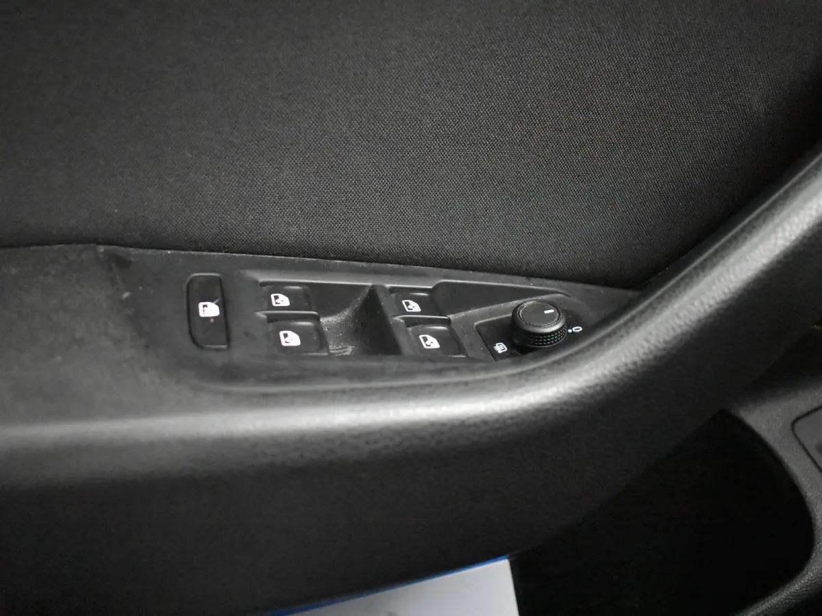1.6 TDI DSG AUT. COMFORTLINE + WEGKL. TREKHAAK / LED / NAVIGATIE