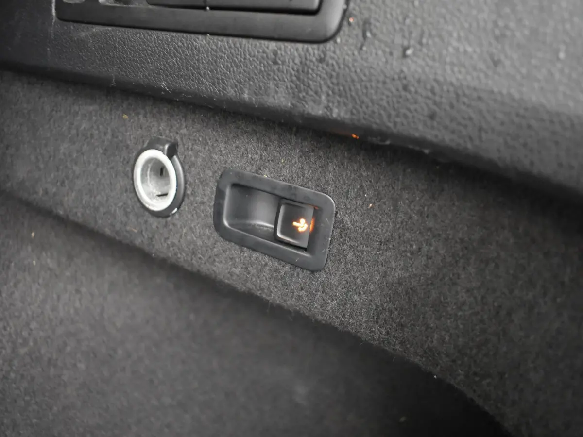 1.6 TDI DSG AUT. COMFORTLINE + WEGKL. TREKHAAK / LED / NAVIGATIE