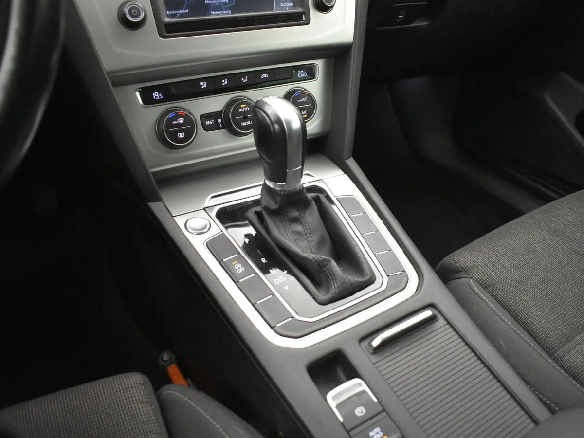 1.6 TDI DSG AUT. COMFORTLINE + WEGKL. TREKHAAK / LED / NAVIGATIE