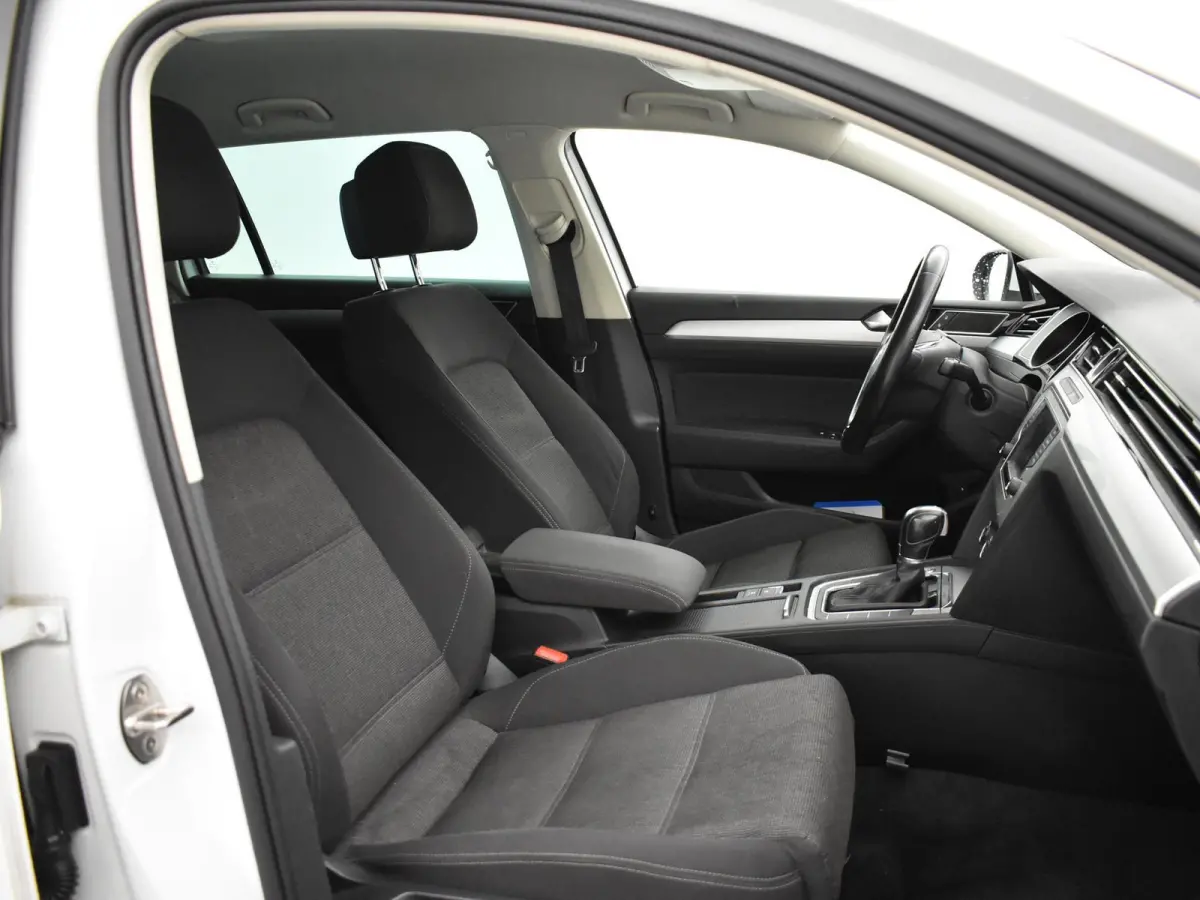 1.6 TDI DSG AUT. COMFORTLINE + WEGKL. TREKHAAK / LED / NAVIGATIE